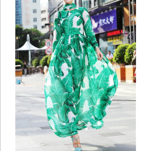 Dresses & Skirts - Green Chiffon Maxi Dress & Scarf